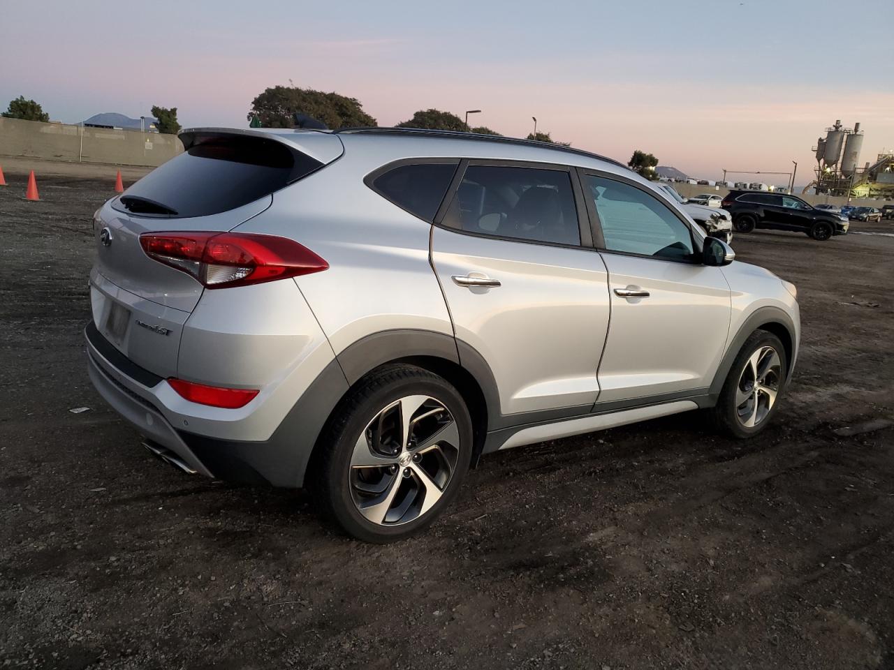 Изображение 3 2017 HYUNDAI TUCSON LIMITED 2017 с VIN KM8J33A2XHU370692