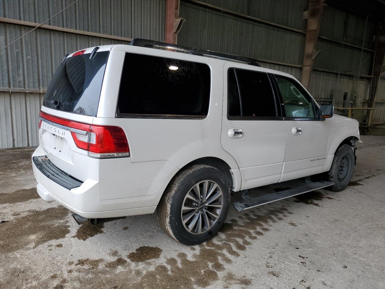 Image 3 of 2017 LINCOLN NAVIGATOR SELECT 2017 with VIN 5LMJJ2HT7HEL10617