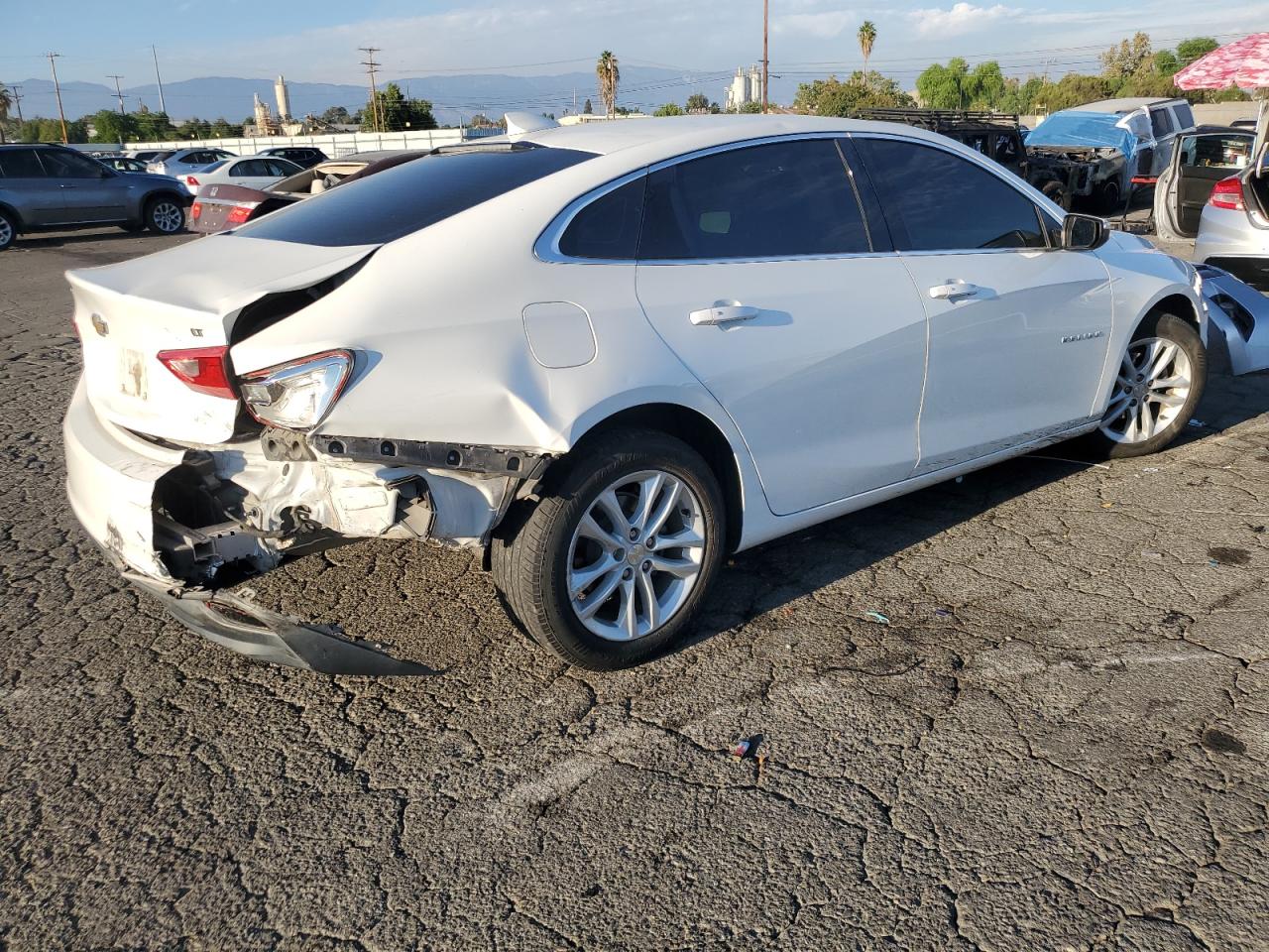 Изображение 3 2017 CHEVROLET MALIBU LT 2017 с VIN 1G1ZE5ST9HF291550