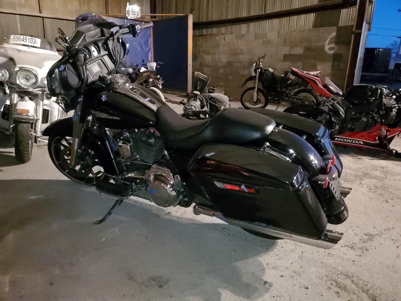 Obraz 3 z Harley-Davidson Flhx Street Glide 2016 z VIN 1HD1KBM1XGB677888