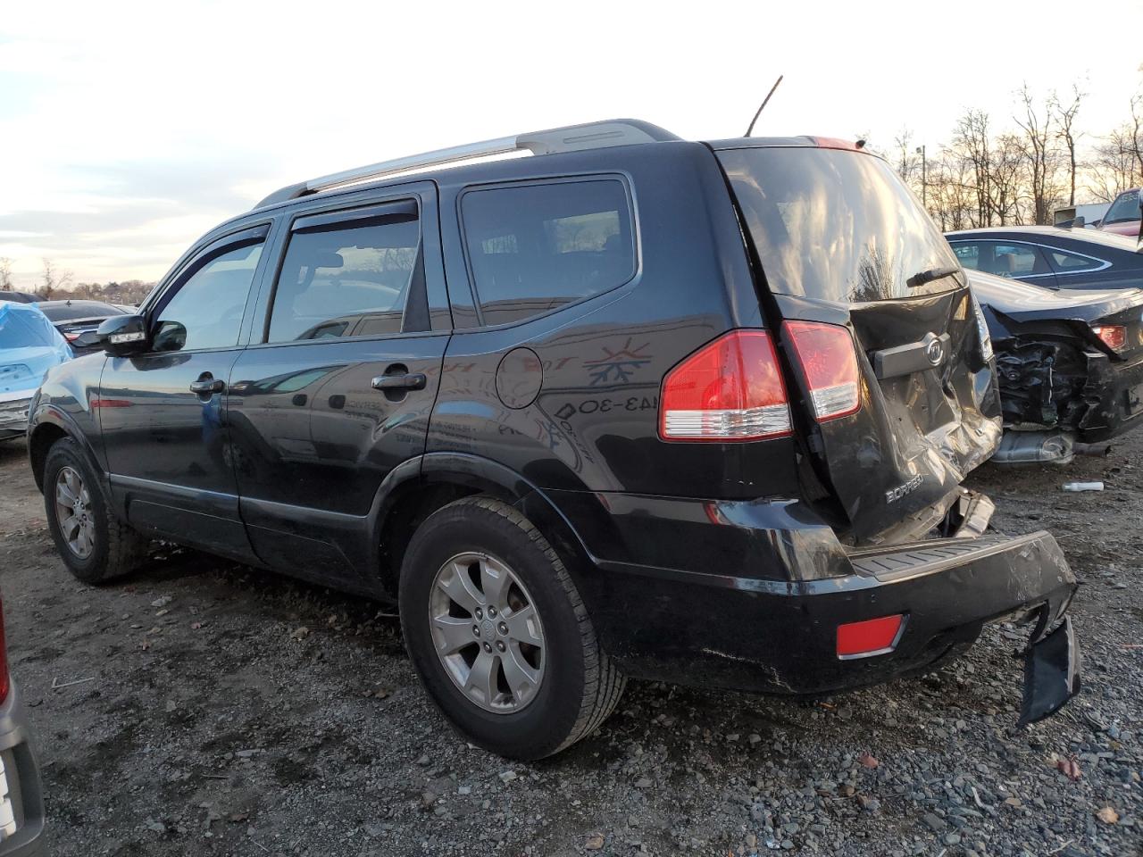 Image 2 of 2009 KIA BORREGO LX 2009 with VIN KNDJH741X95020474