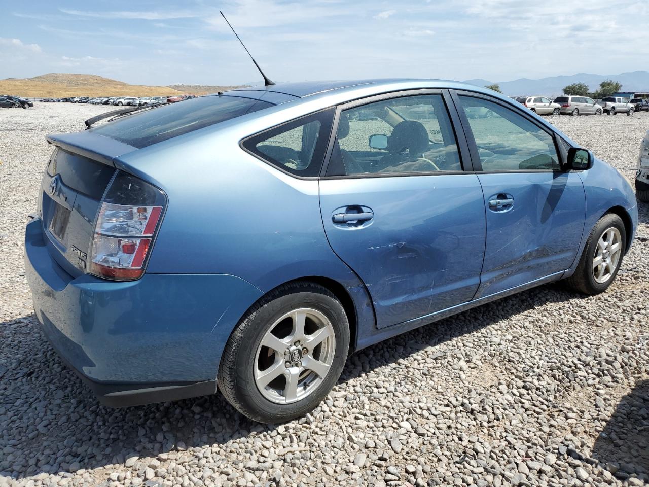 Image 3 of 2005 TOYOTA PRIUS  2005 with VIN JTDKB20U157053712