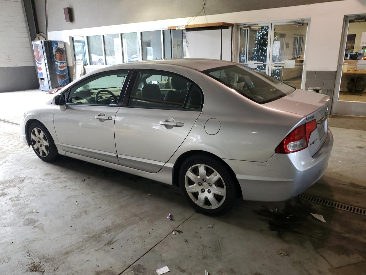 Obraz 2 z 2010 HONDA CIVIC LX 2010 z VIN 2HGFA1F50AH302029