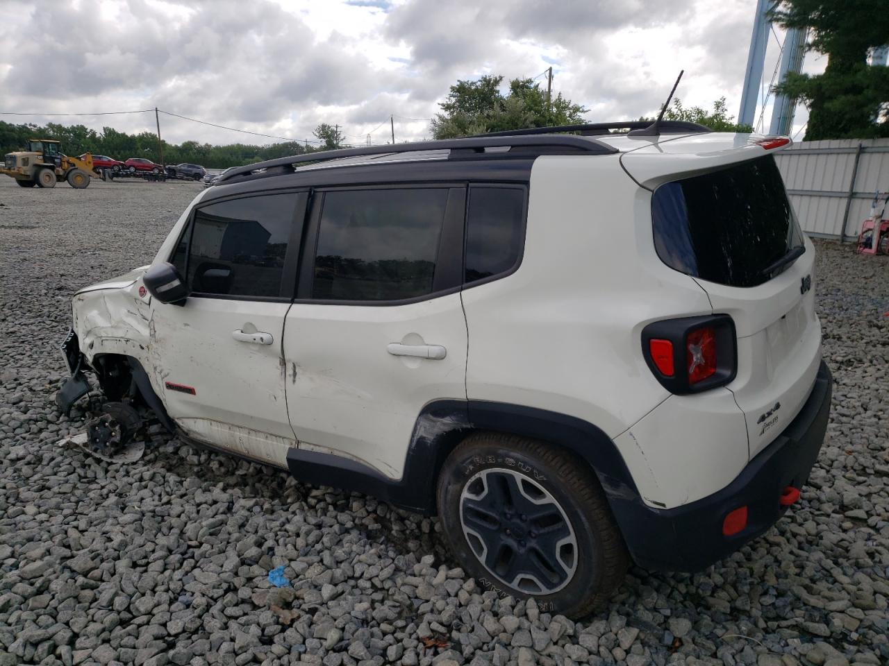 Image 2 of 2016 JEEP RENEGADE TRAILHAWK 2016 with VIN ZACCJBCT0GPD38689