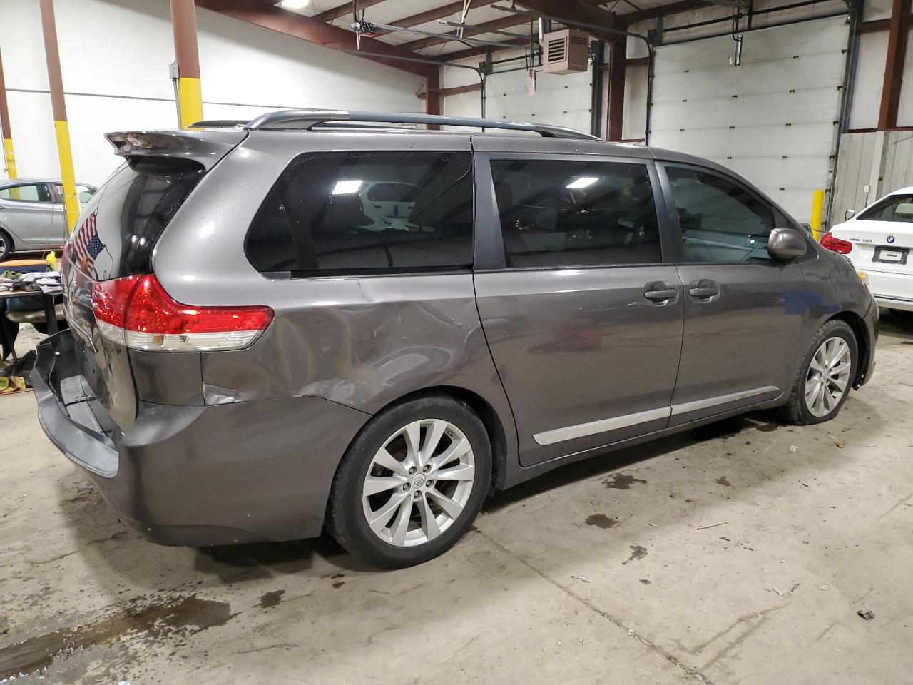 Image 3 of 2013 TOYOTA SIENNA XLE 2013 with VIN 5TDYK3DC1DS347536