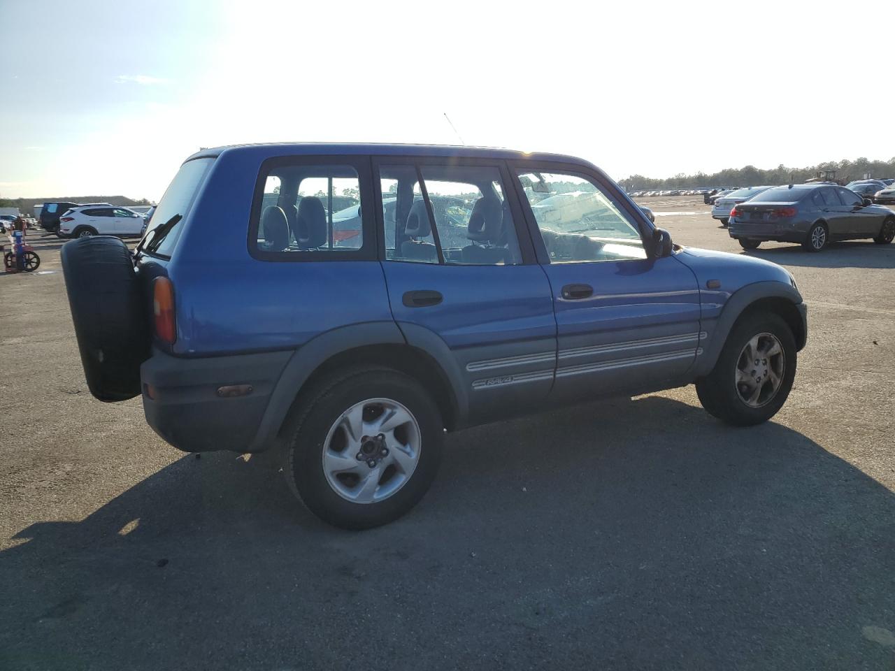 Image 3 of 1997 TOYOTA RAV4  1997 with VIN JT3HP10V9V0138552