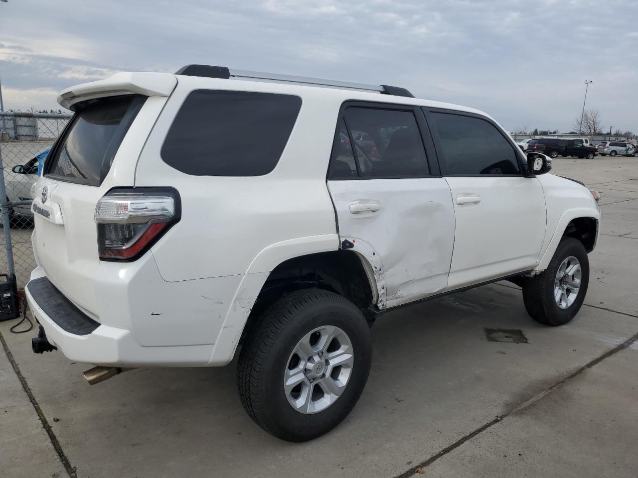 Image 3 of 2016 TOYOTA 4RUNNER SR5 2016 with VIN JTEZU5JR1G5145868