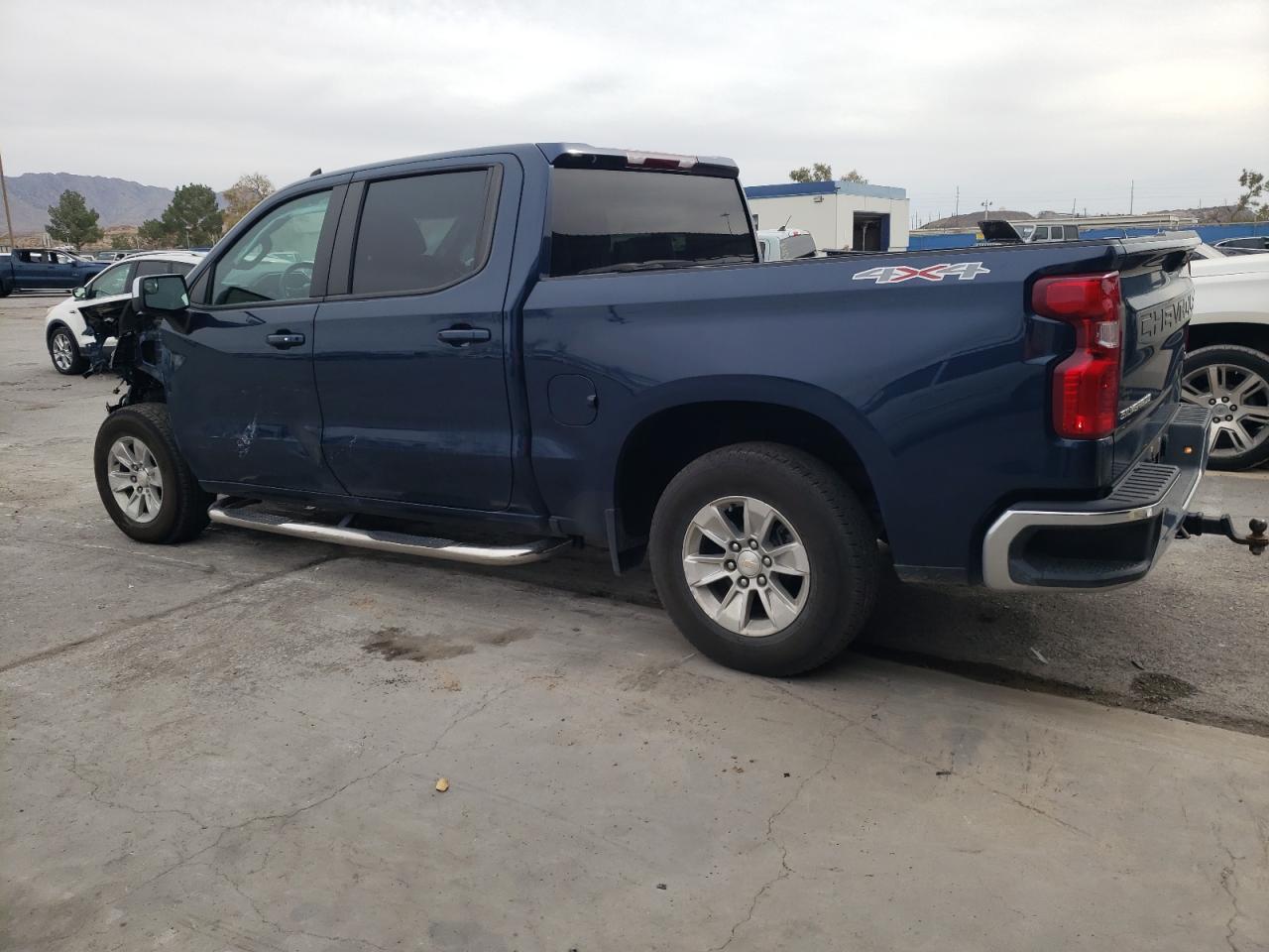 Изображение 2 2022 CHEVROLET SILVERADO K1500 LT 2022 с VIN 1GCPDDEK3NZ586443