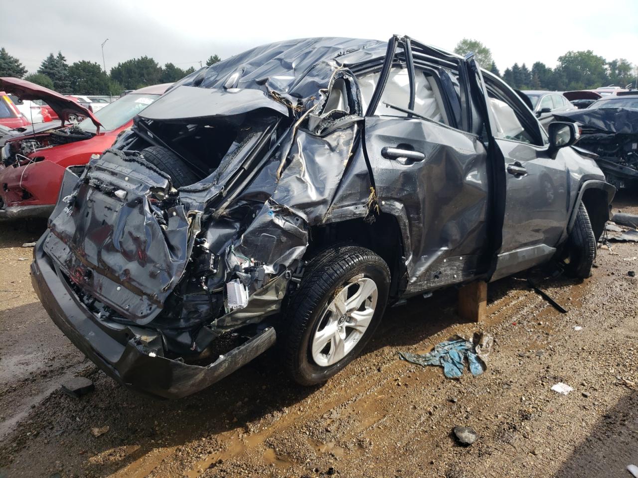 Image 3 of 2020 TOYOTA RAV4 XLE 2020 with VIN 2T3W1RFV4LC051131