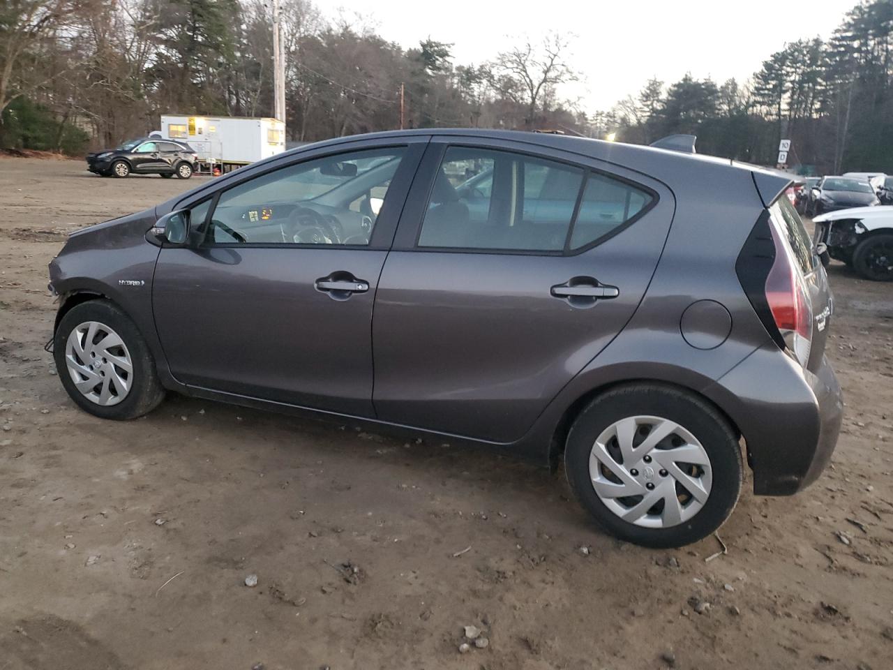 Изображение 2 2015 TOYOTA PRIUS C  2015 с VIN JTDKDTB3XF1586232