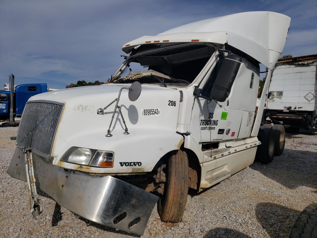 Image 2 of 1999 VOLVO VN  1999 with VIN 4VG7DARH9XN761499