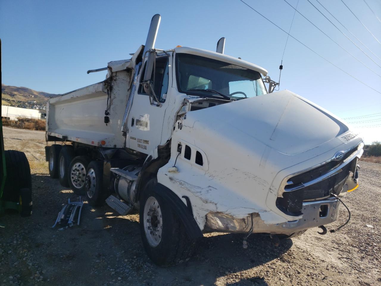 Image 1 of 2006 STERLING TRUCK L 9500 2006 with VIN 2FZSAZDE56AW27728