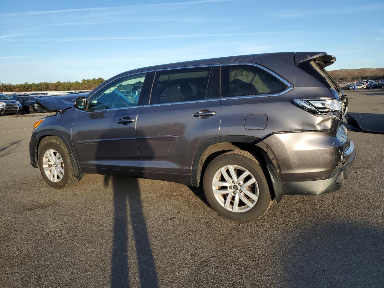 Изображение 2 2016 TOYOTA HIGHLANDER LE 2016 с VIN 5TDBKRFH5GS349750