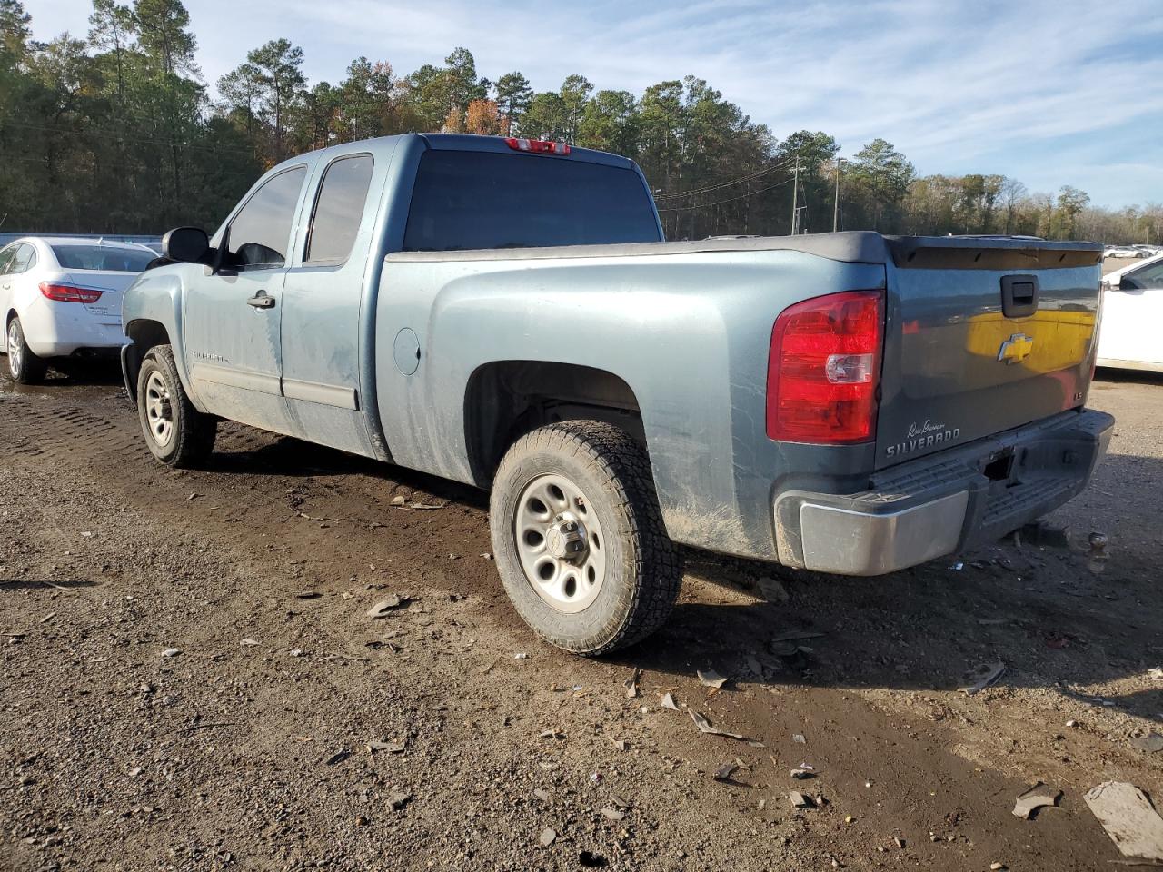 Image 2 of 2012 CHEVROLET SILVERADO C1500  LS 2012 with VIN 1GCRCREA1CZ335403