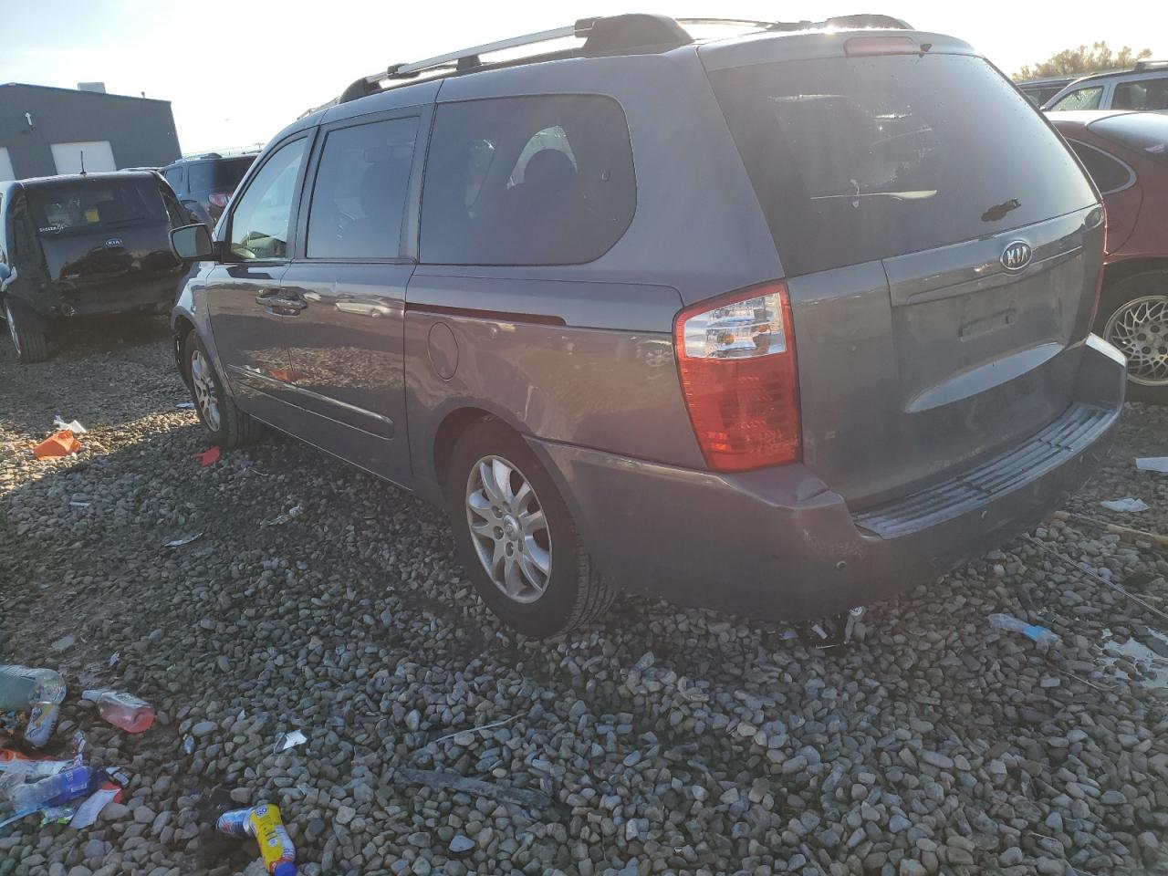 Image 2 of 2006 KIA SEDONA EX 2006 with VIN KNDMB233866096981