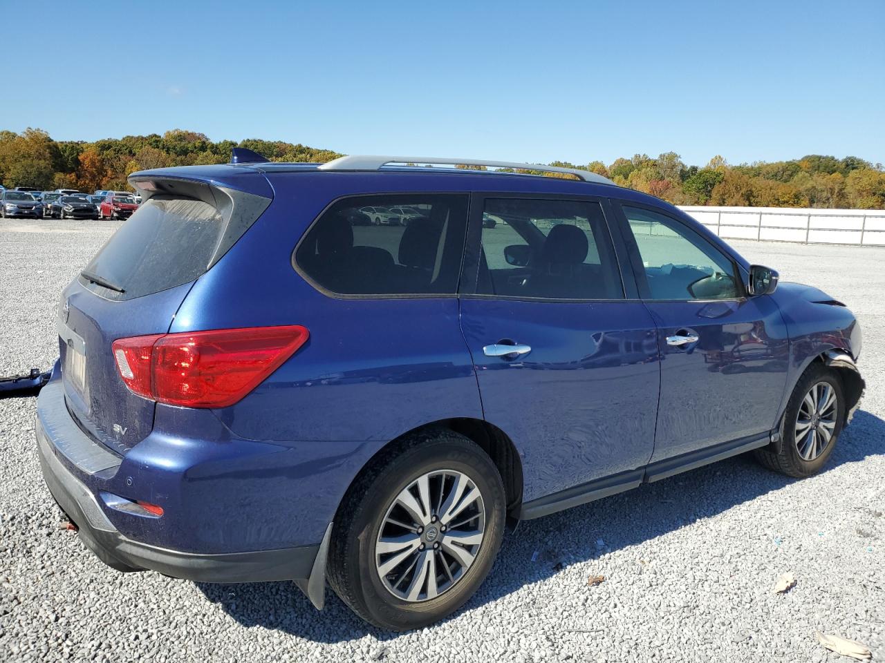 Image 3 of 2019 NISSAN PATHFINDER S 2019 with VIN 5N1DR2MN8KC583732