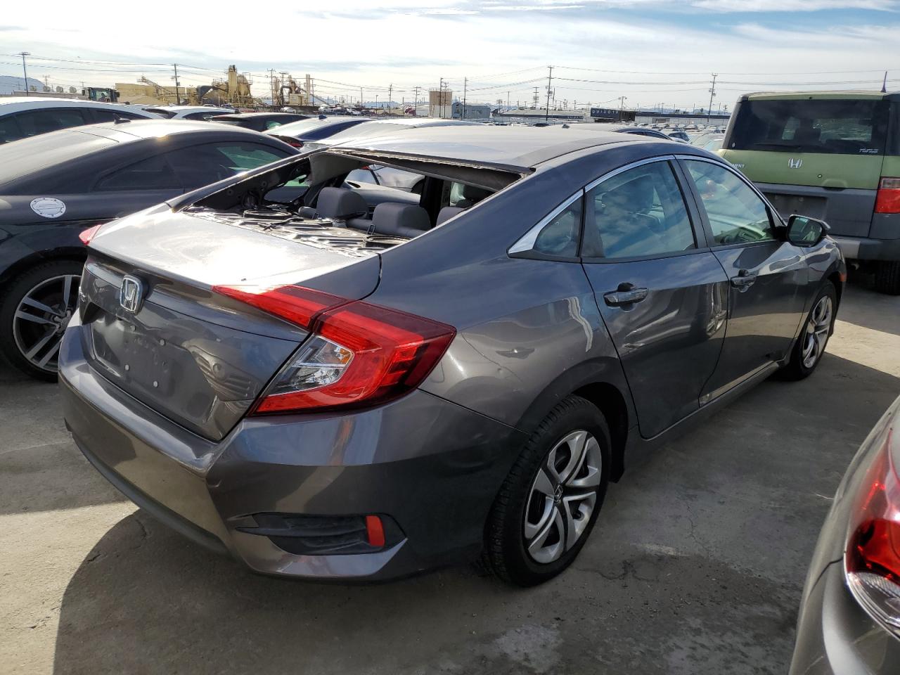 Obraz 3 z 2018 HONDA CIVIC LX 2018 z VIN 19XFC2F54JE204647