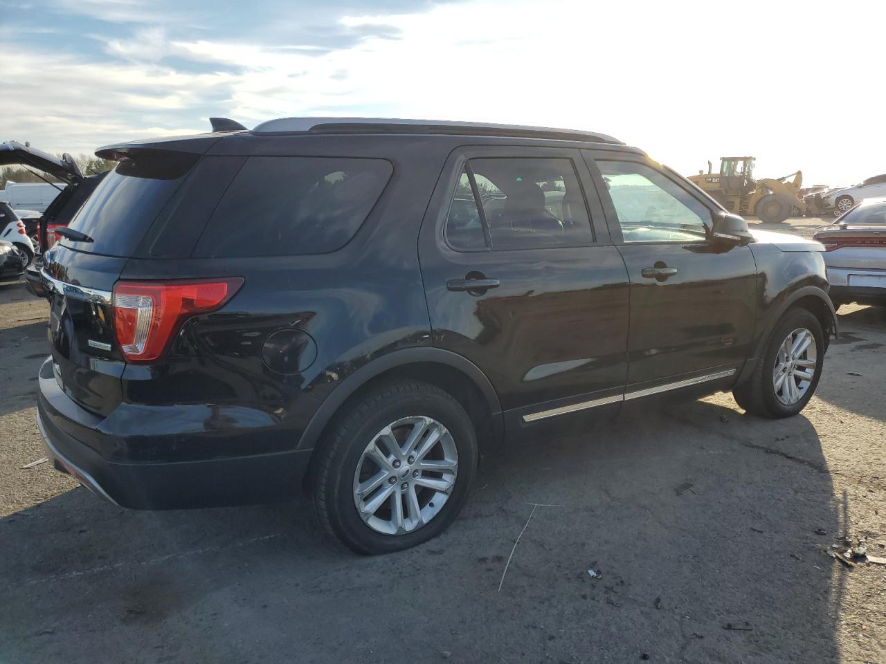 Image 3 of 2017 FORD EXPLORER XLT 2017 with VIN 1FM5K7DH8HGB05456