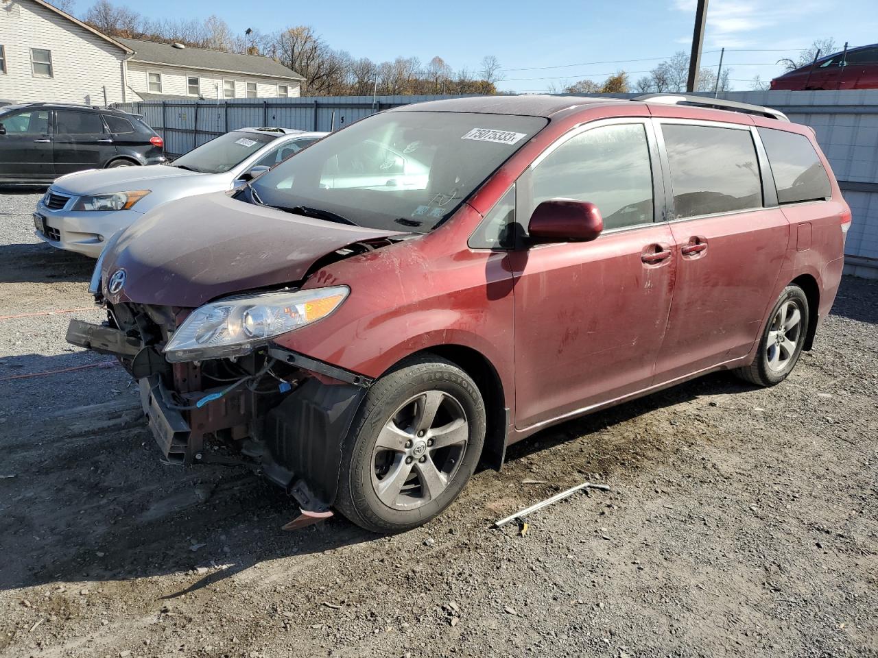 2011 TOYOTA SIENNA LE 2011 image
