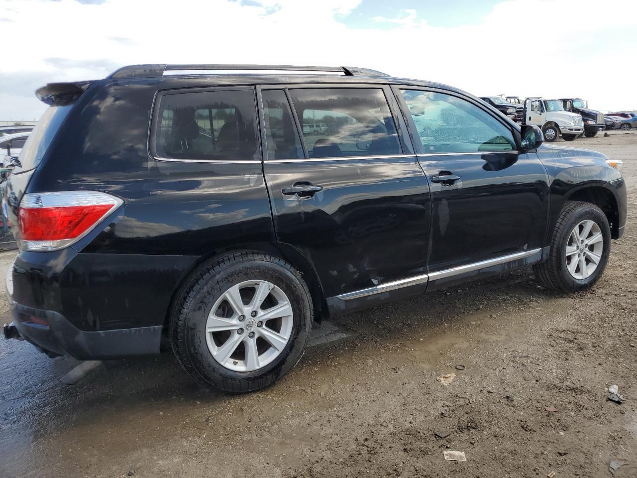 Image 3 of 2012 TOYOTA HIGHLANDER BASE 2012 with VIN 5TDZK3EH5CS078843