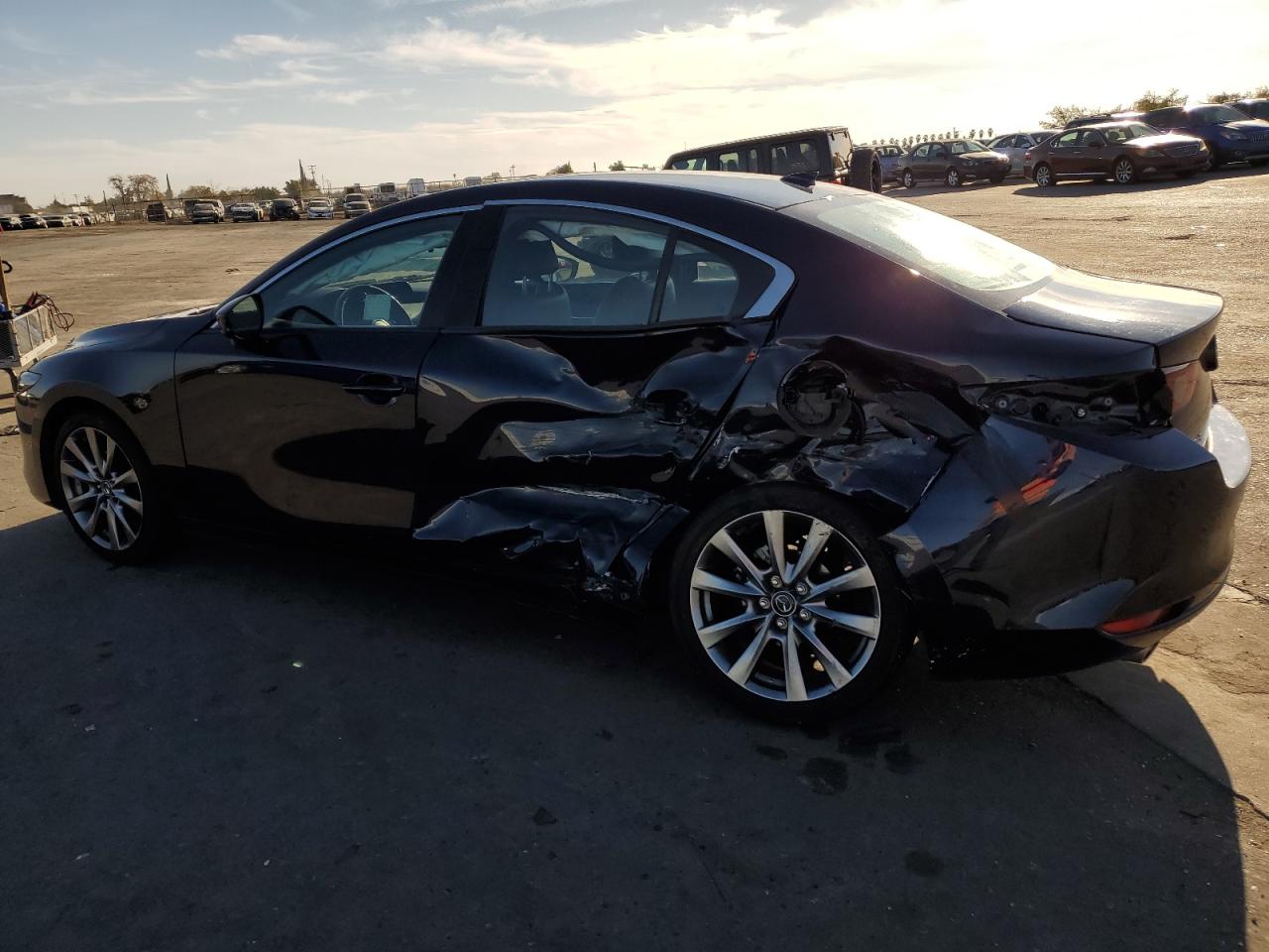 Изображение 2 2021 MAZDA 3 PREMIUM 2021 с VIN 3MZBPADL7MM250771