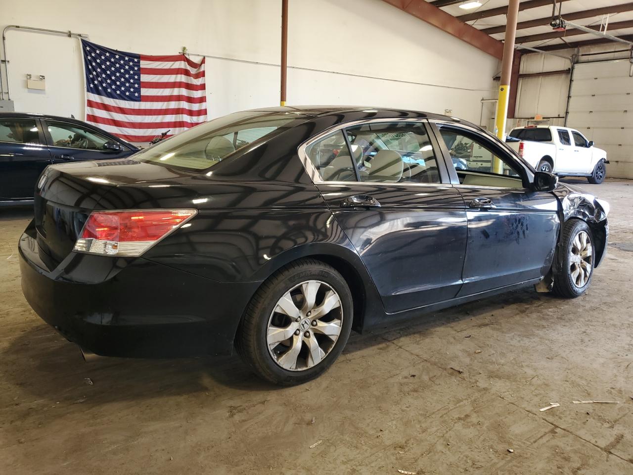 Изображение 3 2010 HONDA ACCORD EX 2010 с VIN 1HGCP2F73AA031233