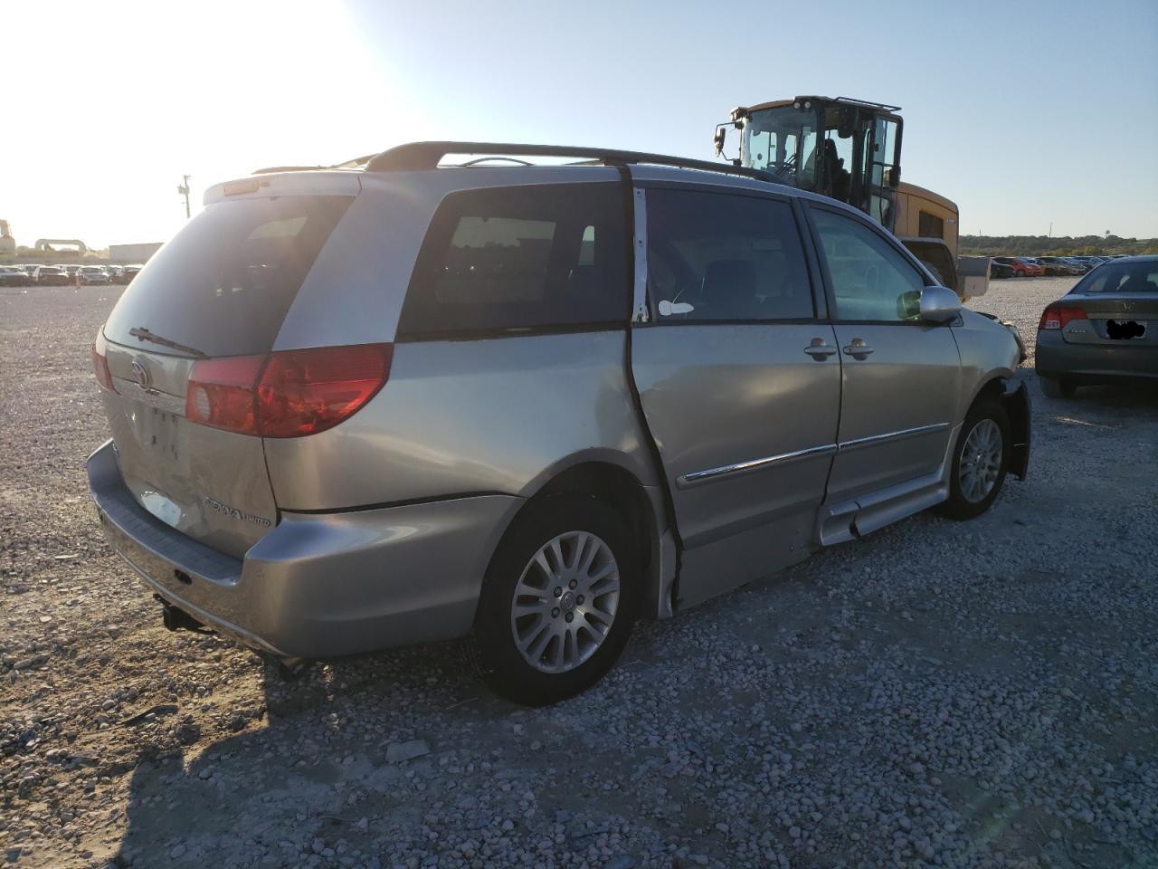 Изображение 3 2007 TOYOTA SIENNA XLE 2007 с VIN 5TDZK22C67S092288
