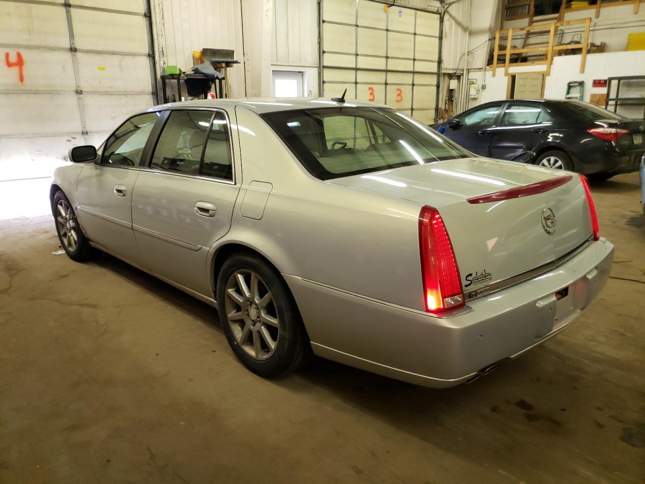 Obraz 2 z 2006 CADILLAC DTS  2006 z VIN 1G6KD57996U174619