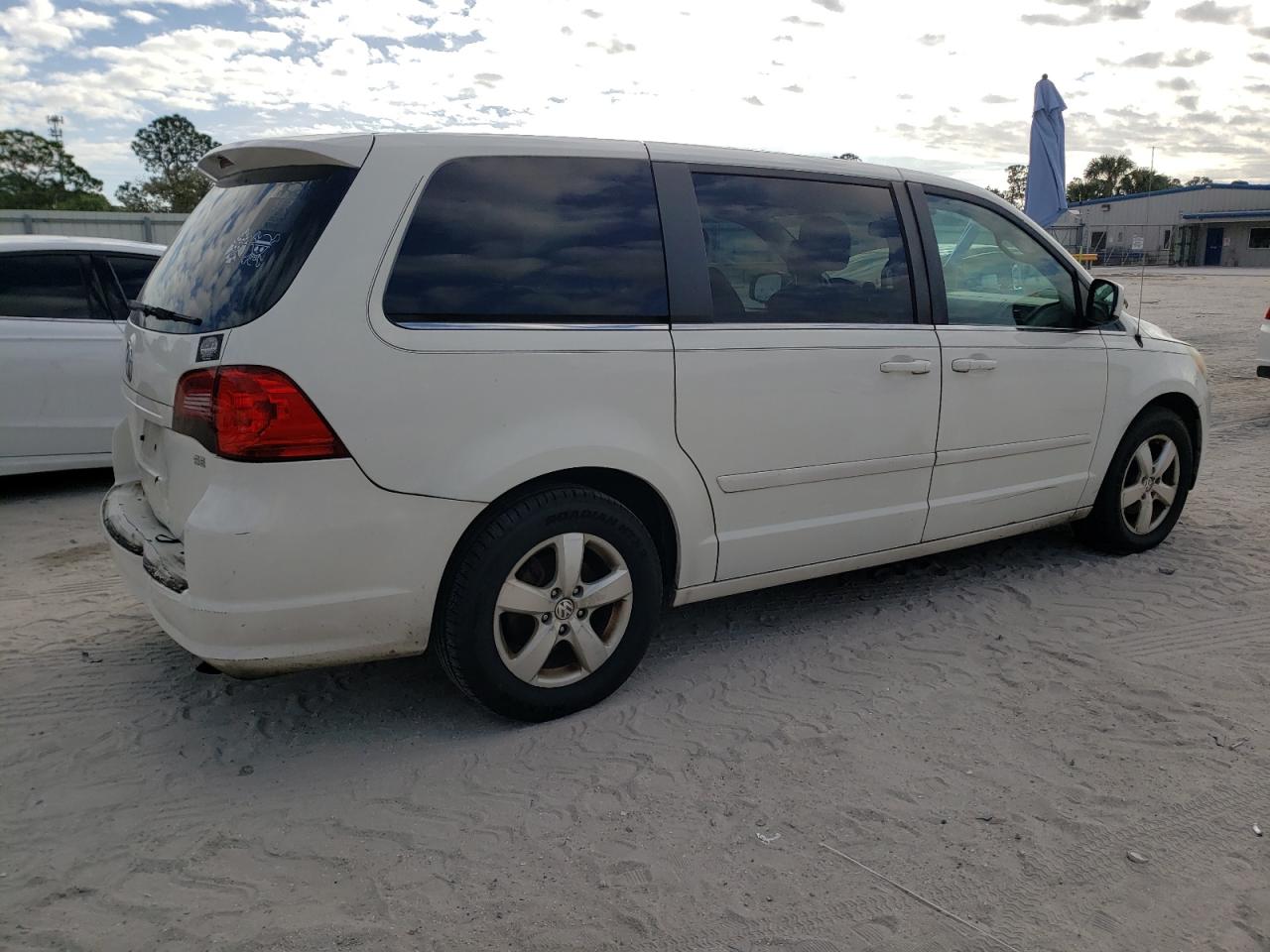 Изображение 3 2010 VOLKSWAGEN ROUTAN SE 2010 с VIN 2V4RW3D19AR268231