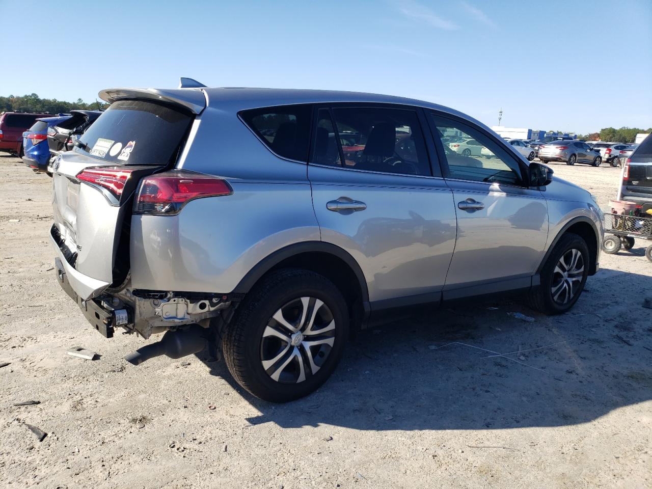 Image 3 of 2018 TOYOTA RAV4 LE 2018 with VIN JTMBFREV5JJ207558
