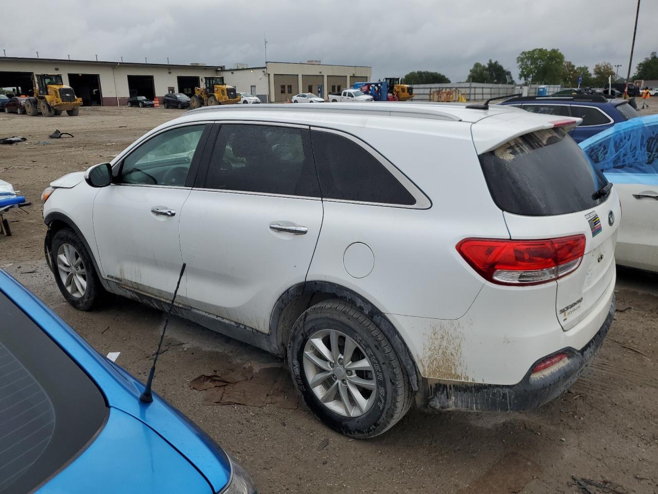Image 2 of 2018 KIA SORENTO LX 2018 with VIN 5XYPGDA5XJG405922