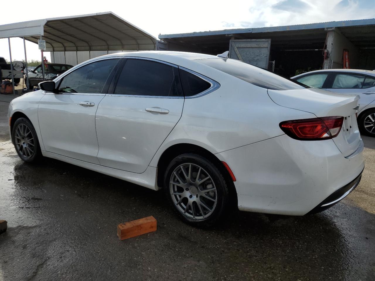 Изображение 2 2015 CHRYSLER 200 LIMITED 2015 с VIN 1C3CCCAB5FN726622