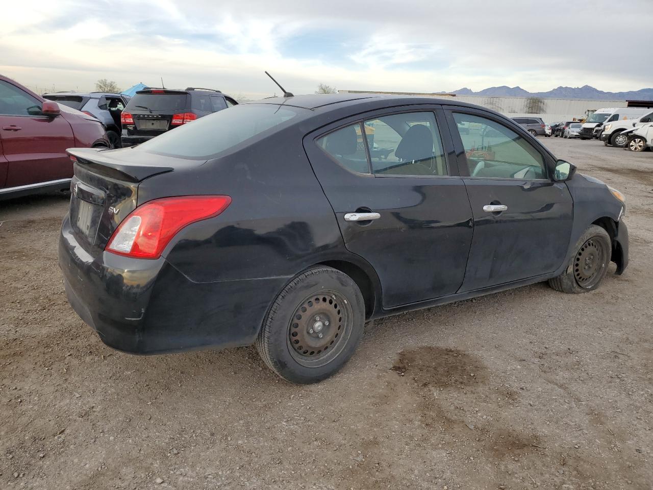 Obraz 3 z 2016 NISSAN VERSA S 2016 z VIN 3N1CN7AP2GL905469