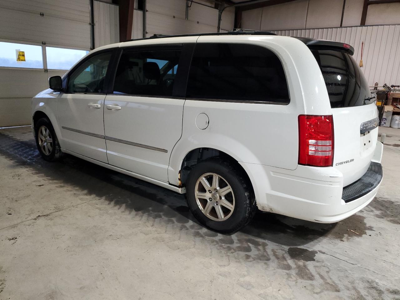 Image 2 of 2009 CHRYSLER TOWN & COUNTRY TOURING 2009 with VIN 2A8HR54159R633923