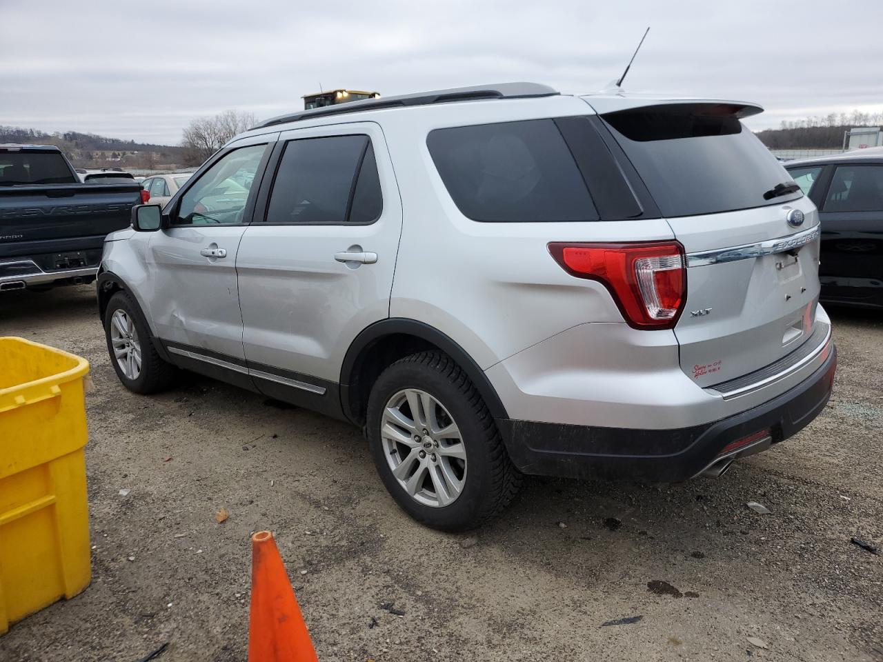 Image 2 of 2018 FORD EXPLORER XLT 2018 with VIN 1FM5K8D81JGA65278