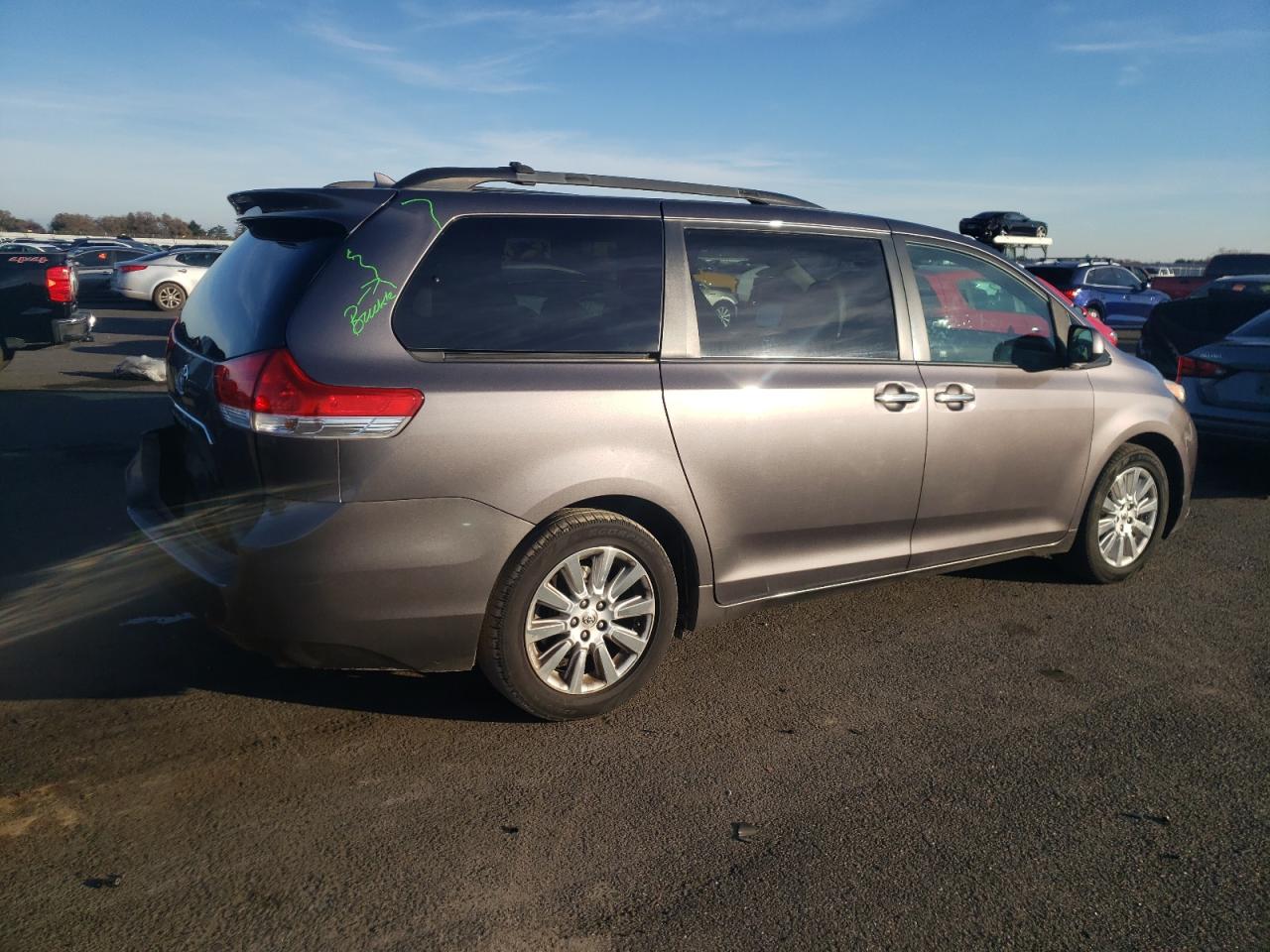 Obraz 3 z 2011 TOYOTA SIENNA XLE 2011 z VIN 5TDDK3DC1BS002924