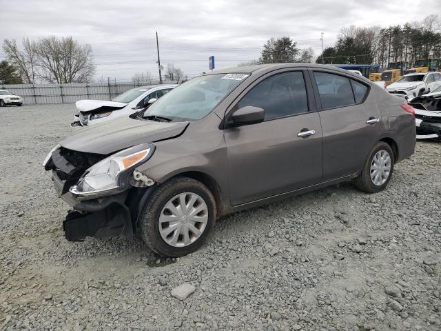 Obraz 1 z 2015 NISSAN VERSA S 2015 z VIN 3N1CN7AP8FL925482