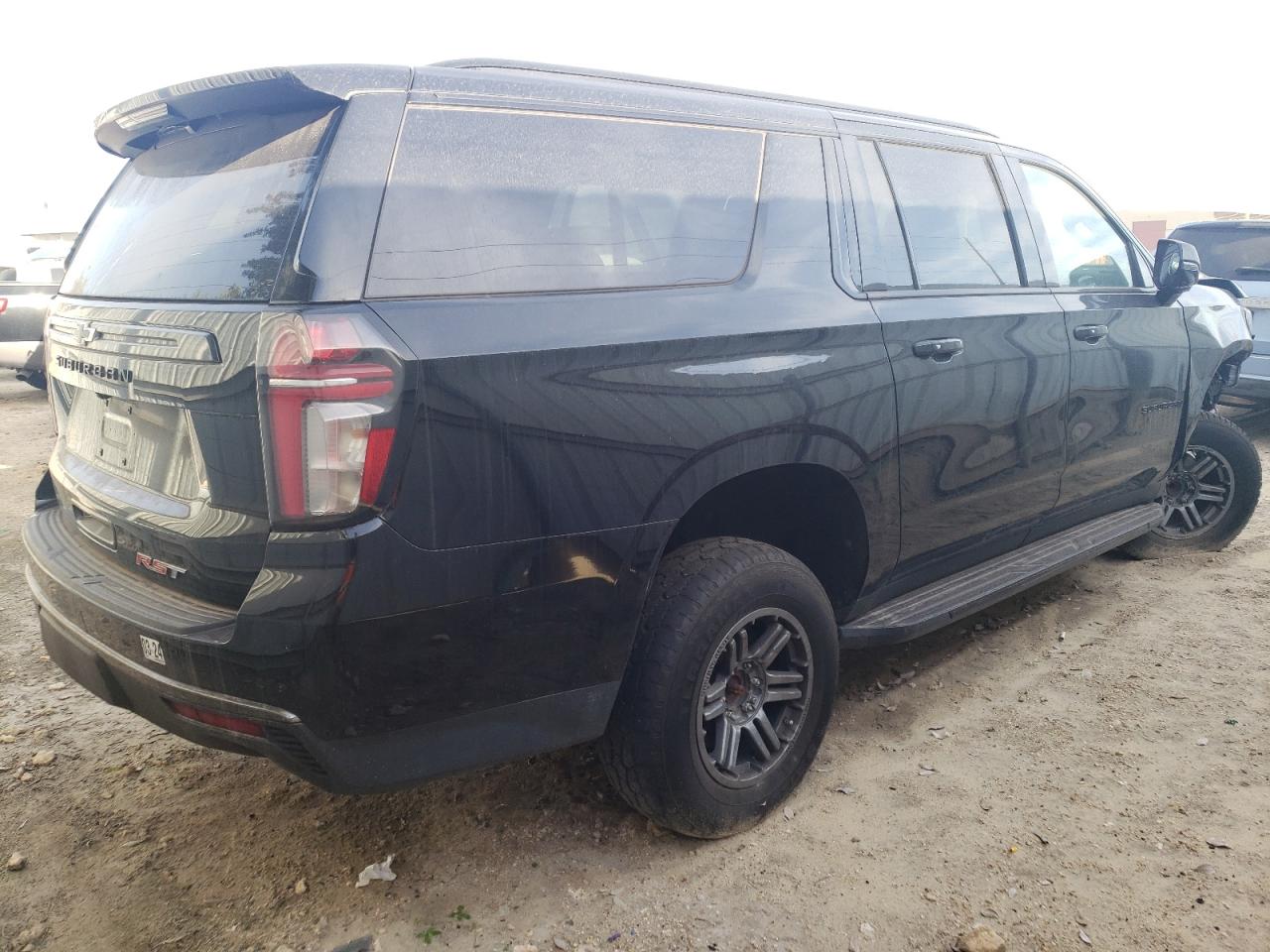 Изображение 3 2022 CHEVROLET SUBURBAN C1500 RST 2022 с VIN 1GNSCEKD0NR215949