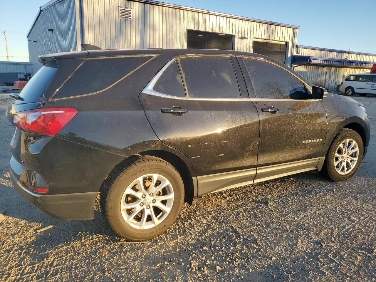 Obraz 3 z 2019 CHEVROLET EQUINOX LT 2019 z VIN 2GNAXKEV5K6156696