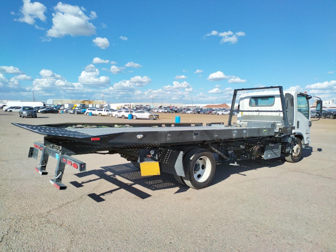 Image 3 of 2020 ISUZU NRR 2020 with VIN JALE5W168L7303552