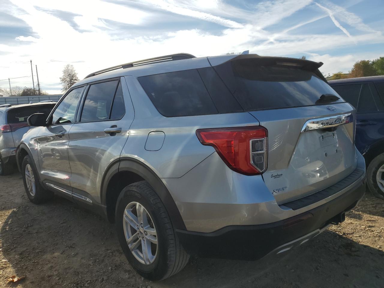 Image 2 of 2020 FORD EXPLORER XLT 2020 with VIN 1FMSK8DHXLGC46319