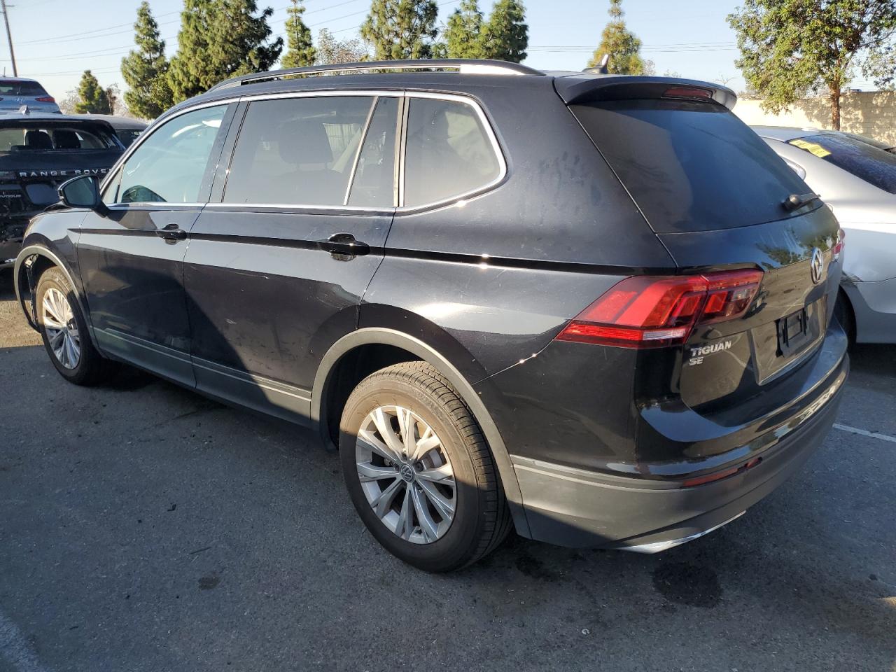 Image 2 of 2019 VOLKSWAGEN TIGUAN SE 2019 with VIN 3VV2B7AX3KM040257