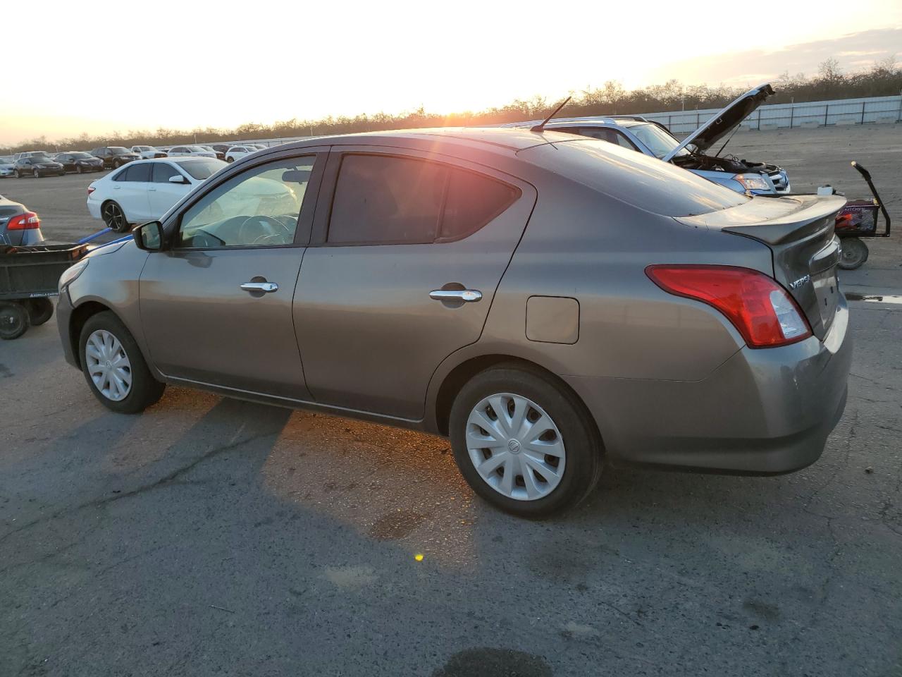 Изображение 2 2016 NISSAN VERSA S 2016 с VIN 3N1CN7AP9GL874687