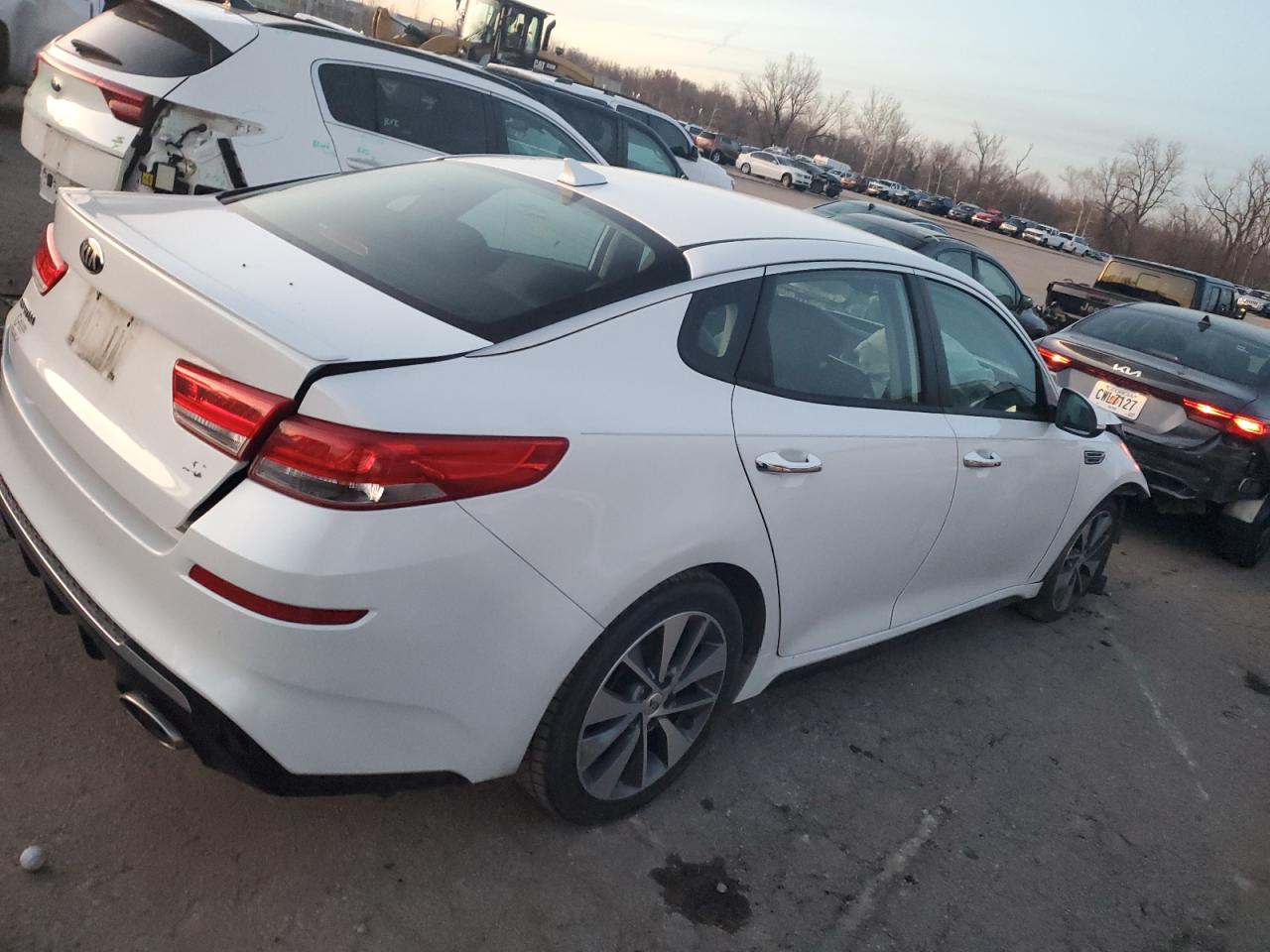 Image 3 of 2019 KIA OPTIMA LX 2019 with VIN 5XXGT4L35KG291227