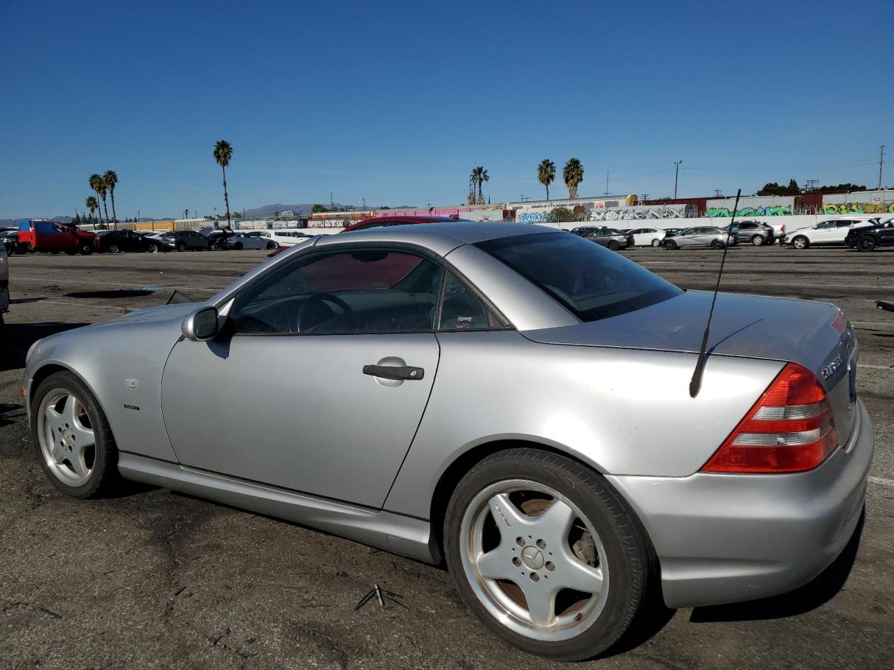 Obraz 2 z 1999 MERCEDES-BENZ SLK 230 KOMPRESSOR 1999 z VIN WDBKK47F2XF133532