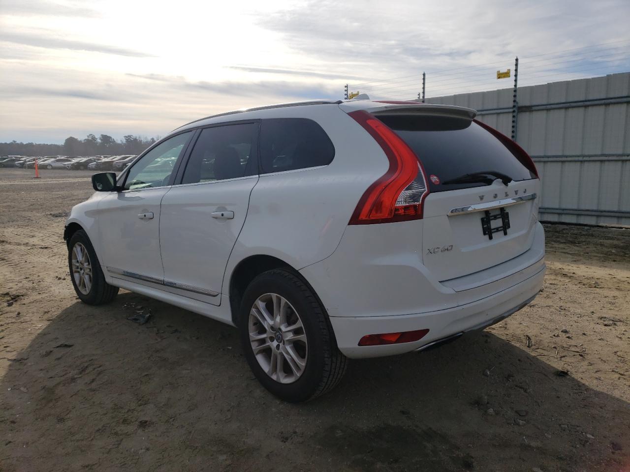 Image 2 of 2016 VOLVO XC60 T5 PREMIER 2016 with VIN YV440MDK4G2783341