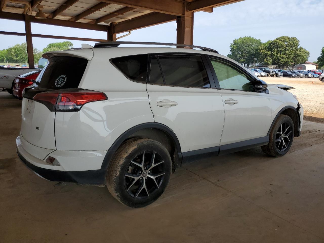 Image 3 of 2018 TOYOTA RAV4 SE 2018 with VIN JTMNFREV9JJ166008