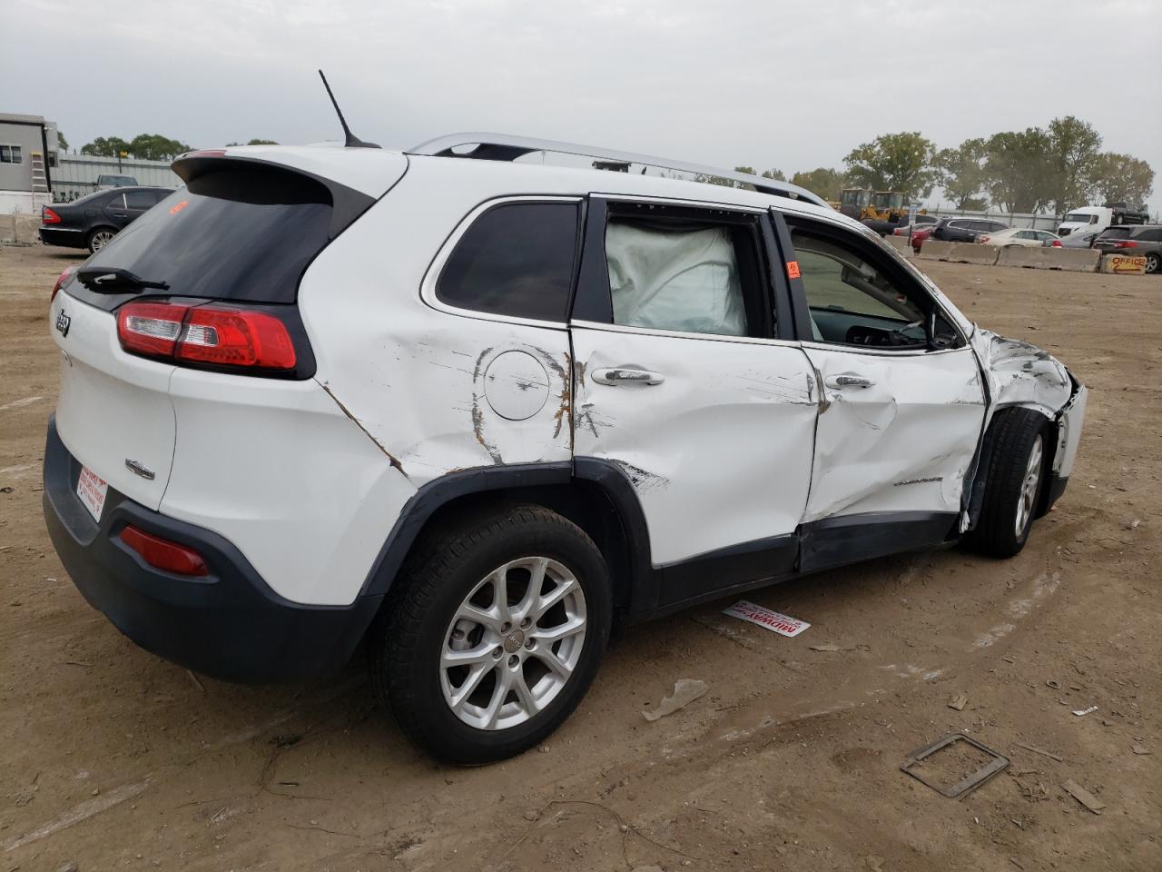 Obraz 3 z 2018 JEEP CHEROKEE LATITUDE 2018 z VIN 1C4PJLCB8JD538868