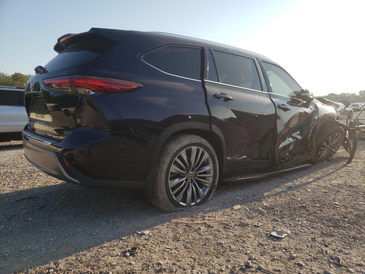 Obraz 3 z 2020 TOYOTA HIGHLANDER PLATINUM 2020 z VIN 5TDFZRBH1LS042668