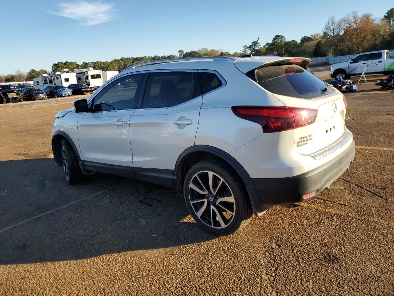 Obraz 2 z 2018 NISSAN ROGUE SPORT S 2018 z VIN JN1BJ1CPXJW183266